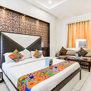 Fabhotel Metro View